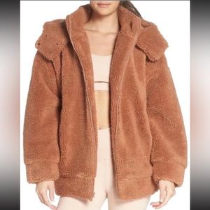 Alo yoga norte sherpa teddy jacket - size s never been worn